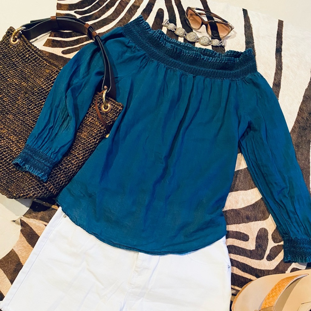 Michael KORS 🌼 Beautiful indigo off the shoulder blouse 🌼